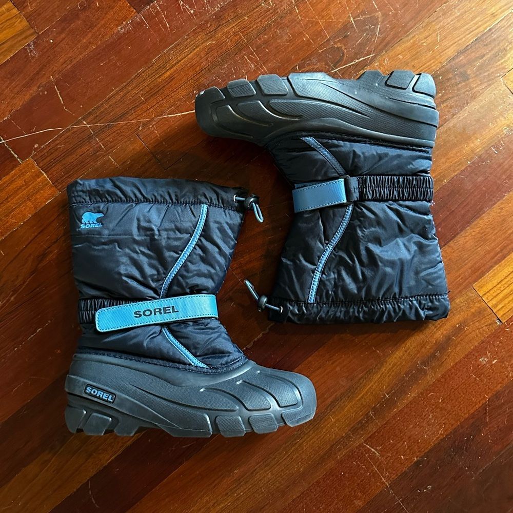 Sorel Navy Blue Winter Snow Boots (Size 6 Big Kid)